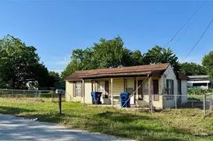 910 East E Street, Eagle Lake, TX 77434 - Photo 2