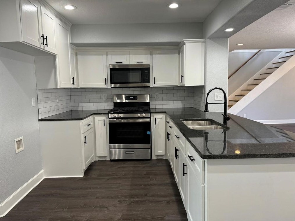 611 Eastlake St, Houston, TX 77034