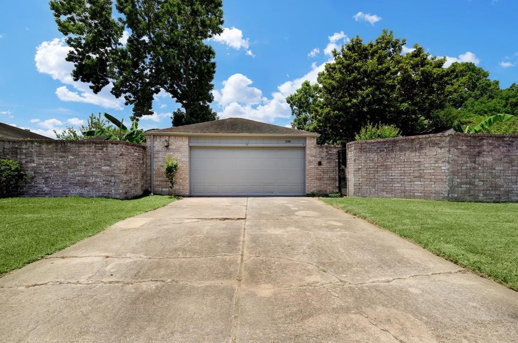 3622 Vineyard Dr, Houston TX  77082-2802 exterior