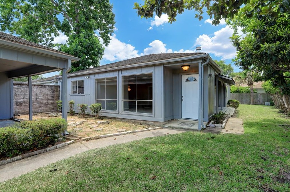 3622 Vineyard Dr, Houston TX  77082-2802 exterior