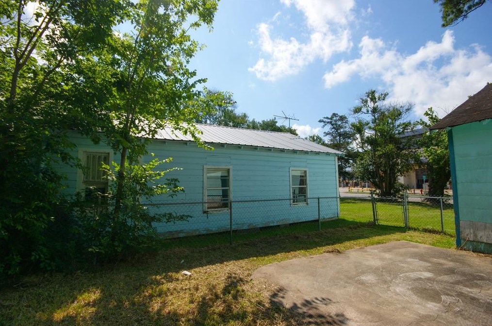806 2nd St, Alvin, TX 77511-2611