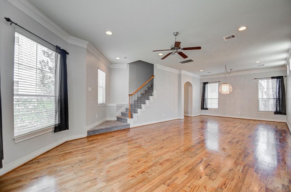 2823 Clinton Dr, Houston TX  77020-8401 exterior