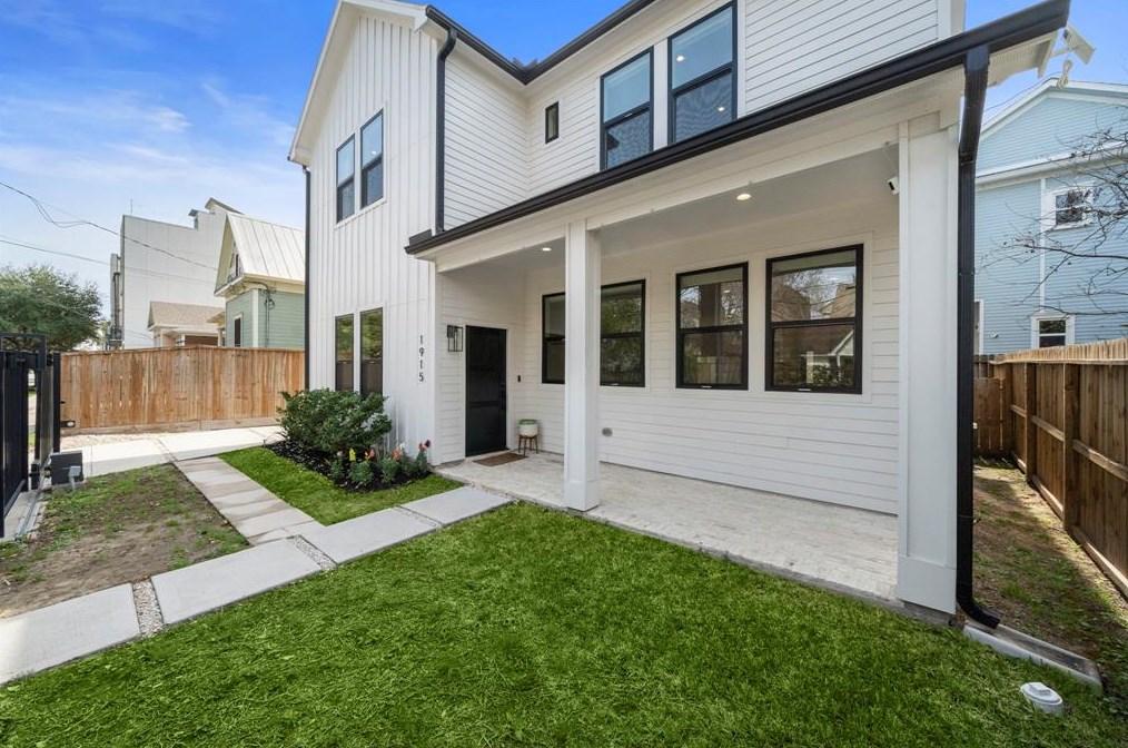 1915 Crockett St, Houston TX  77007-3902 exterior