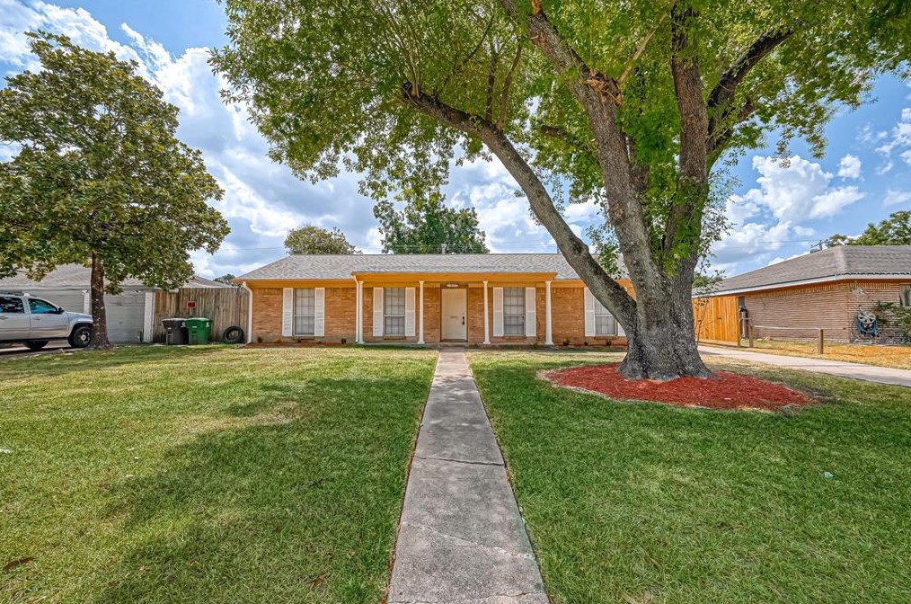 7407 Beechnut St, Houston, TX 77074