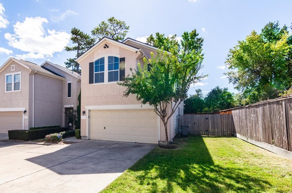 10071 Fallen Woods Dr, Houston, TX 77080