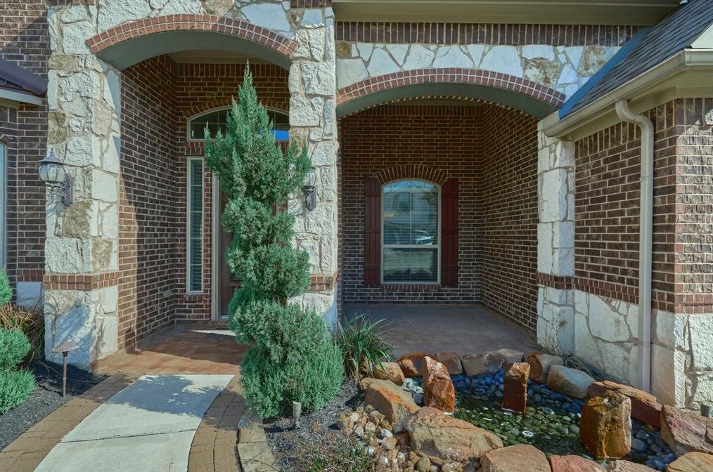 25010 Jennifer Heights Ct, Spring TX  77389-1518 exterior