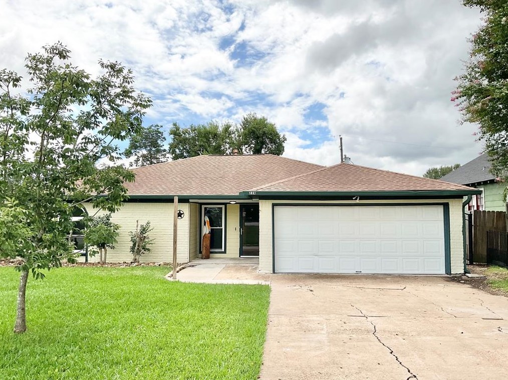 224 S Lobit St, Morgans Point, TX 77571