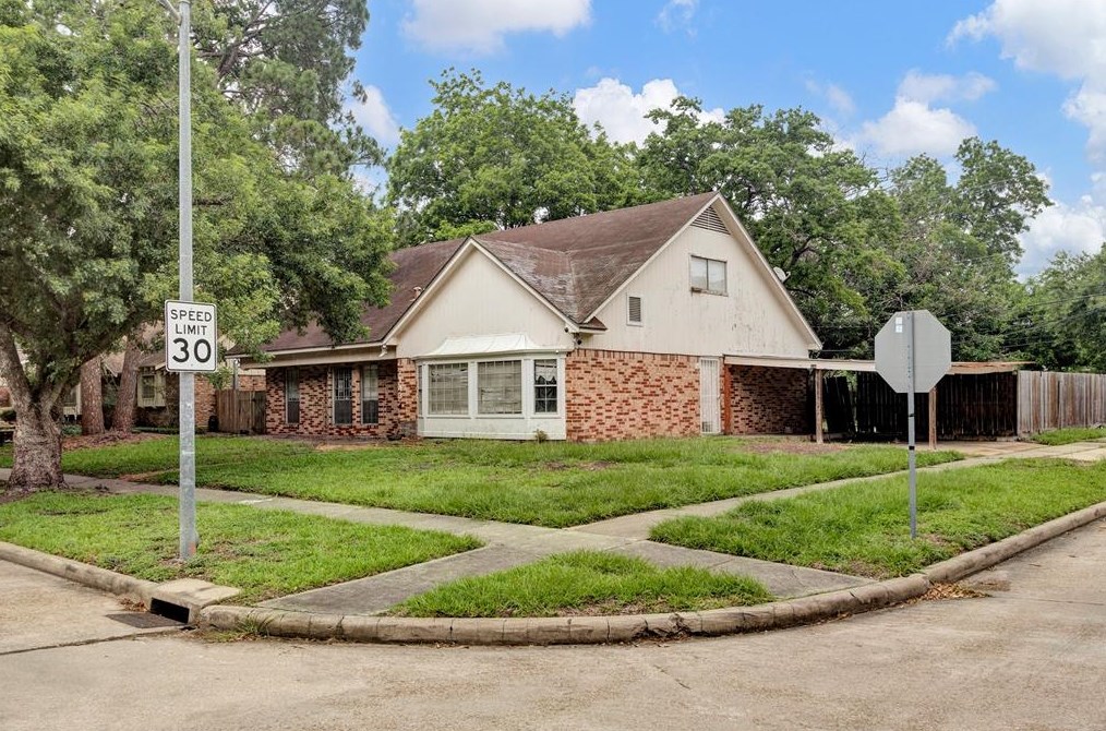 7143 Osage St, Houston, TX 77036-6411