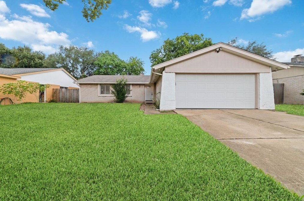 9910 Kent Towne Ln, Sugar Land, TX 77498
