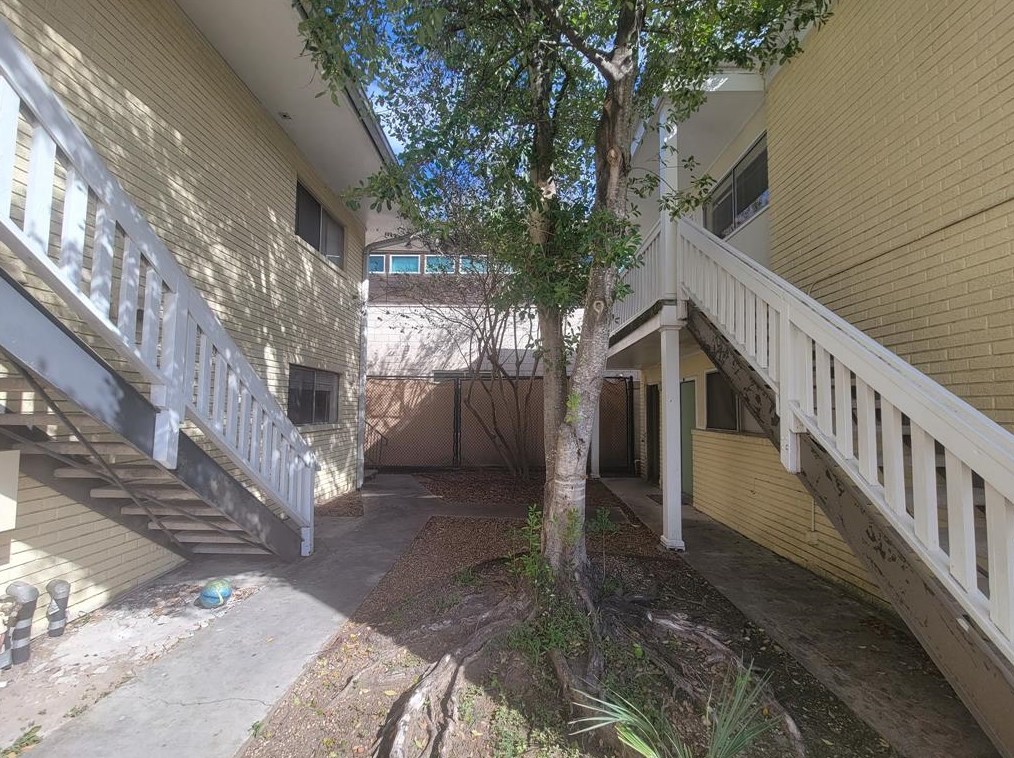 1328 Bomar St #12, Houston, TX 77006