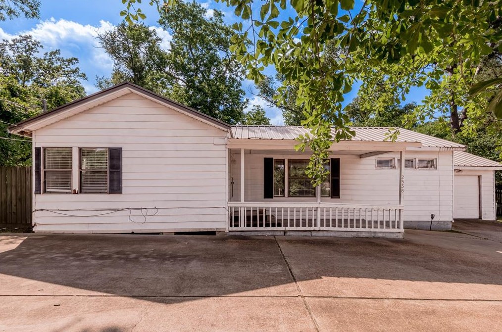 2538 Sycamore Ave, Huntsville, TX 77340