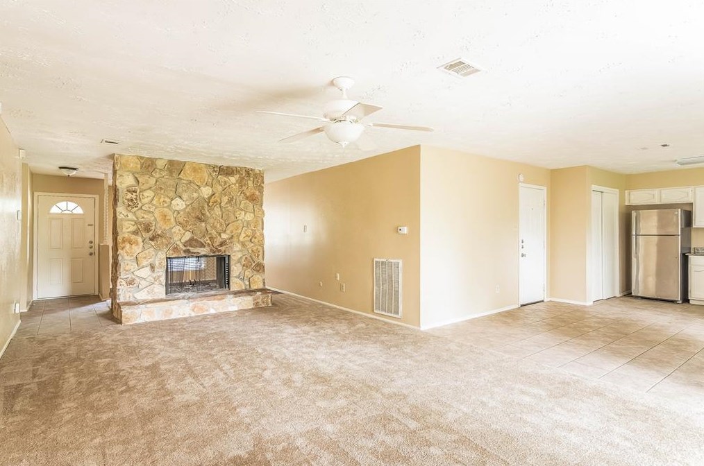 4302 Stonehenge Trl, Houston TX  77066-3636 exterior