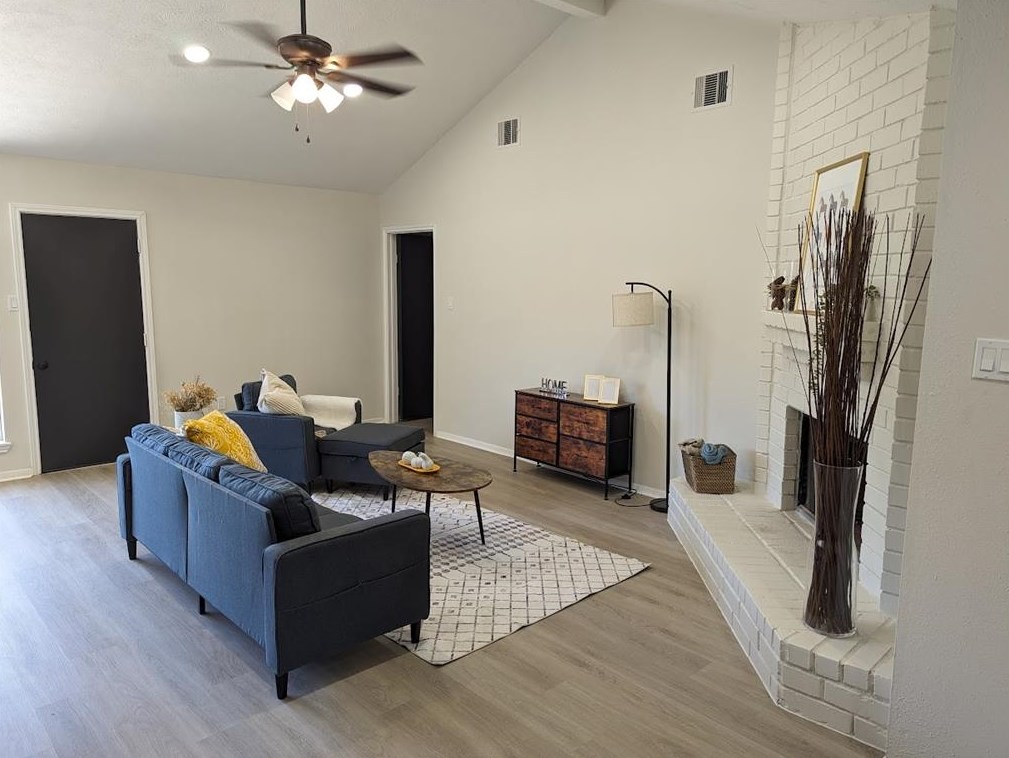 4427 Stonehenge Trl, Houston, TX 77066-3637
