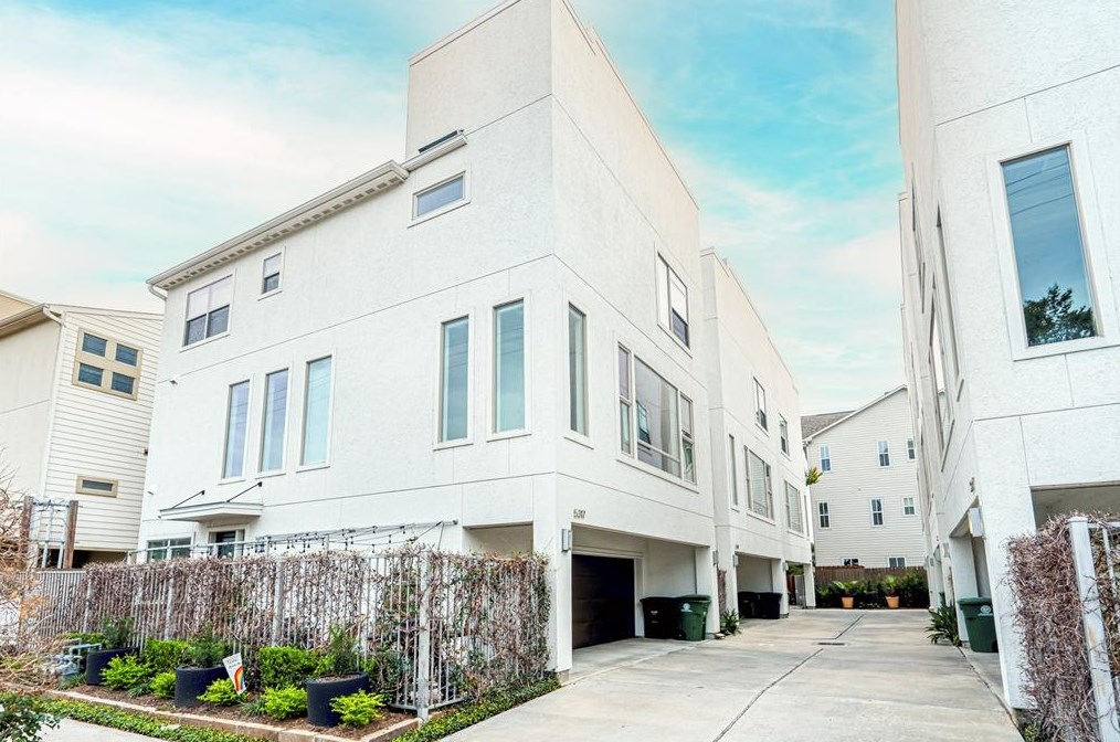 5321 Lillian St, Houston, TX 77007