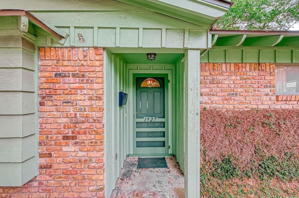 1927 Nocturne Ln, Houston, TX 77043-2948