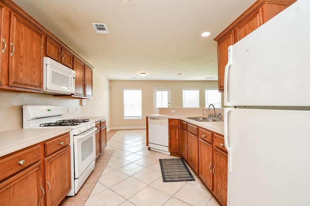 6626 Barker Bnd Ln, Katy TX  77449-0118 exterior