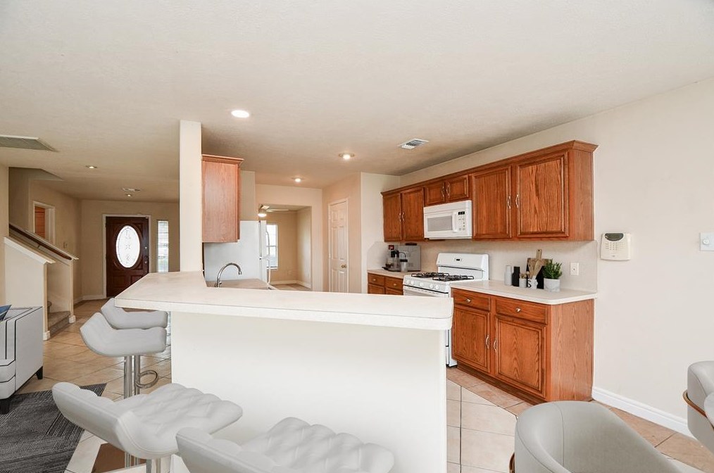 6626 Barker Bnd Ln, Katy TX  77449-0118 exterior