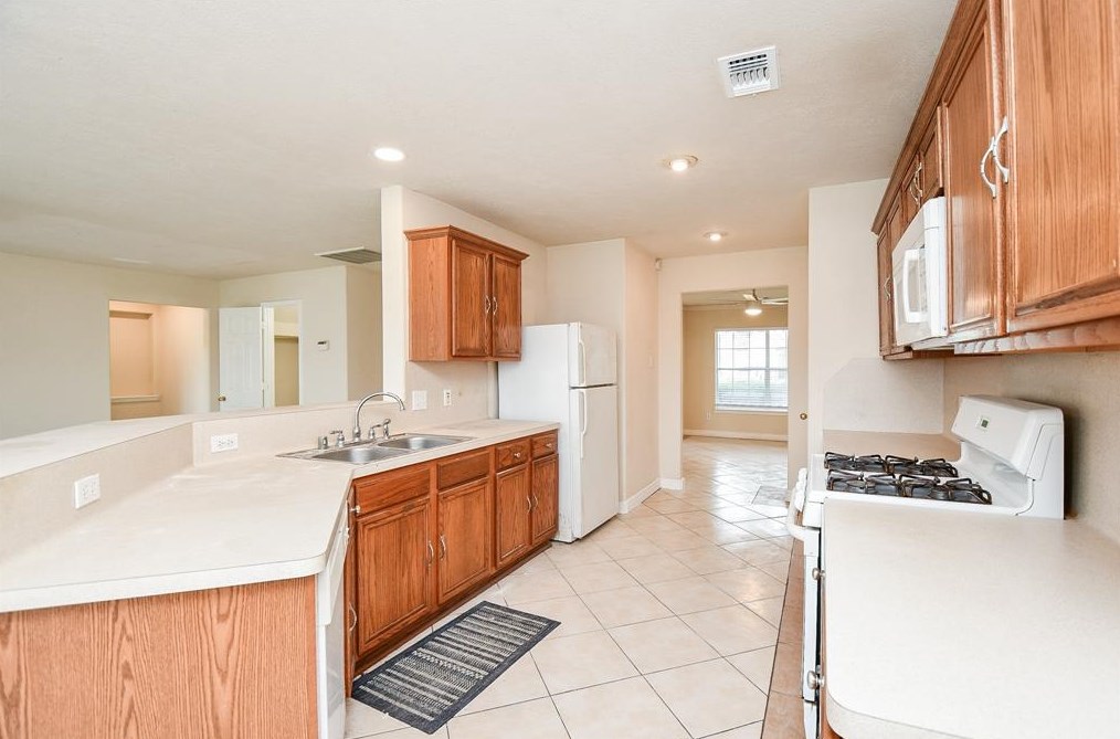 6626 Barker Bnd Ln, Katy TX  77449-0118 exterior