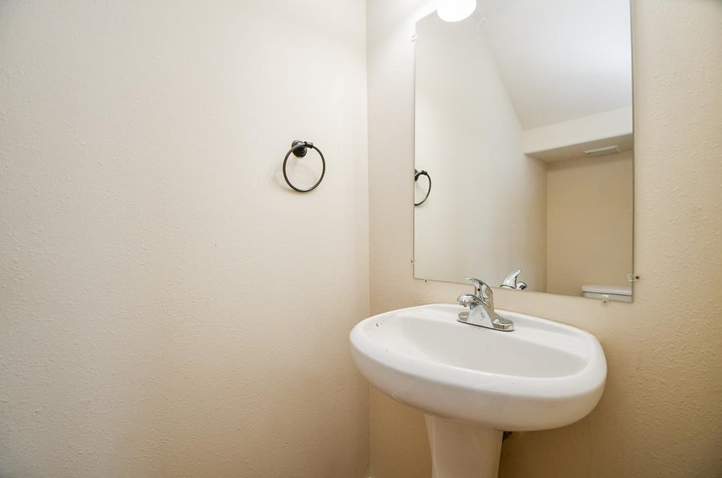 6626 Barker Bnd Ln, Katy TX  77449-0118 exterior