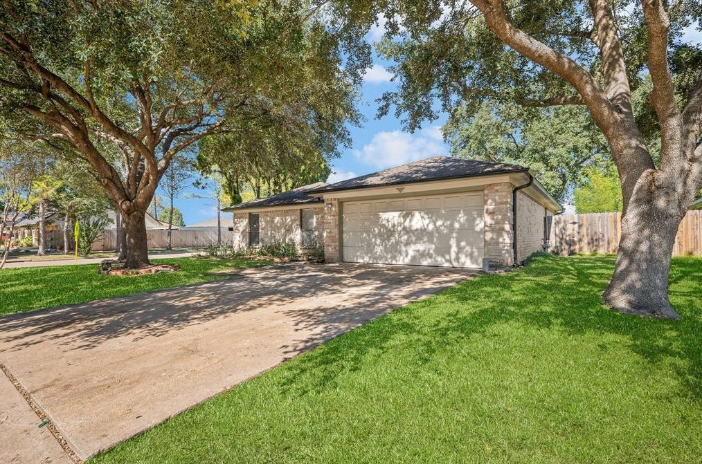 3803 Cedar Gardens Dr, Houston, TX 77082