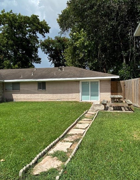 10 Ferguson St, Baytown, TX 77520