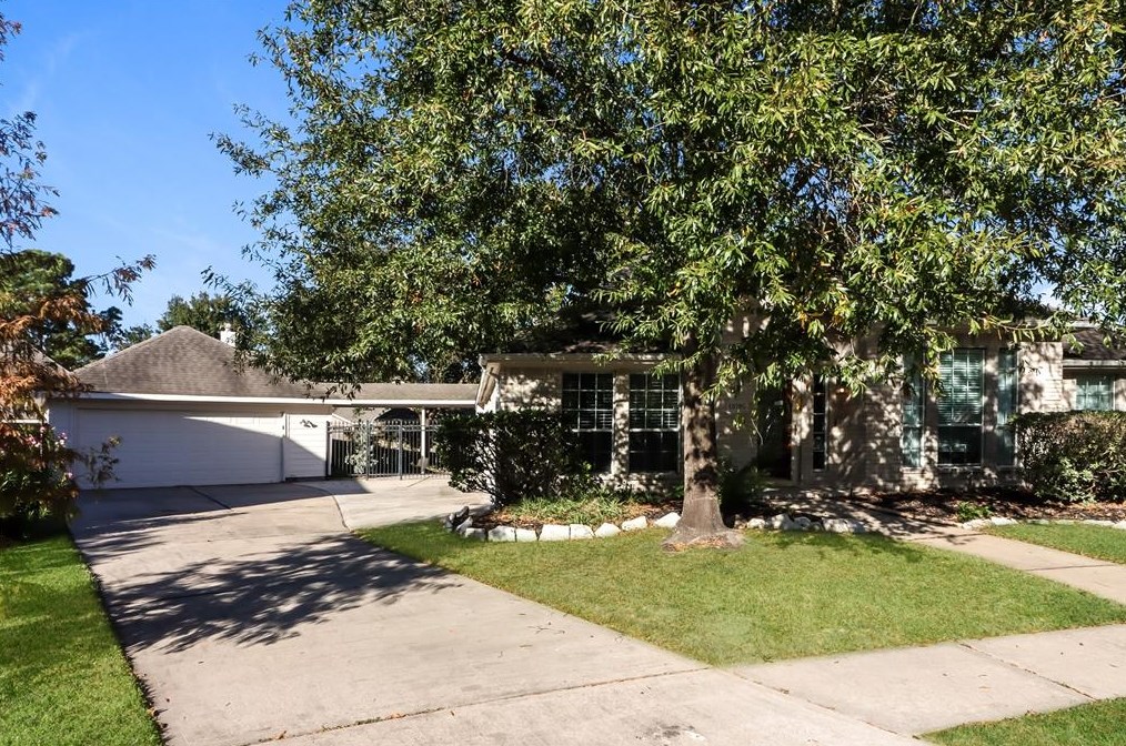 15706 Sweetrose Pl, Houston, TX 77095