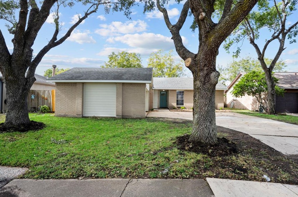 5311 Riverwood Dr, Richmond, TX 77469