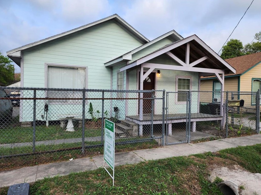2119 Carter St, Houston, TX 77008-4446
