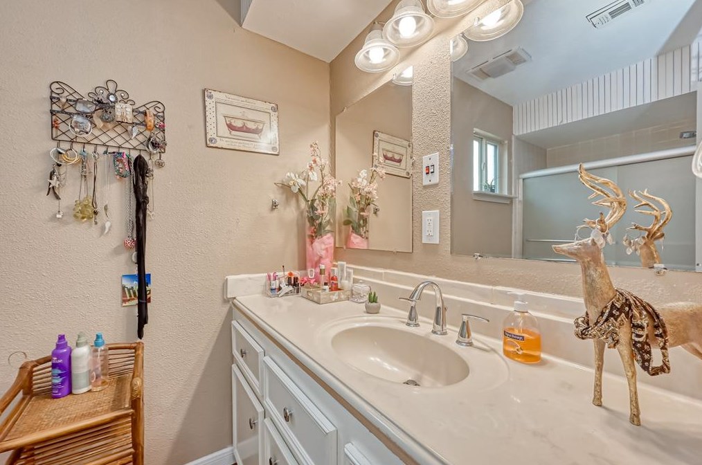 14339 Duncannon Dr, Houston TX  77015-2419 exterior