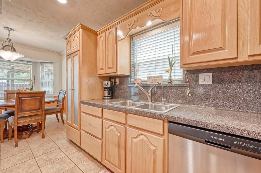 14339 Duncannon Dr, Houston TX  77015-2419 exterior