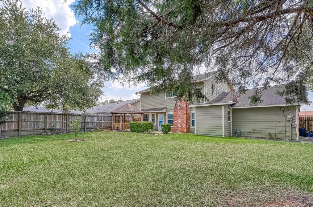 14339 Duncannon Dr, Houston TX  77015-2419 exterior