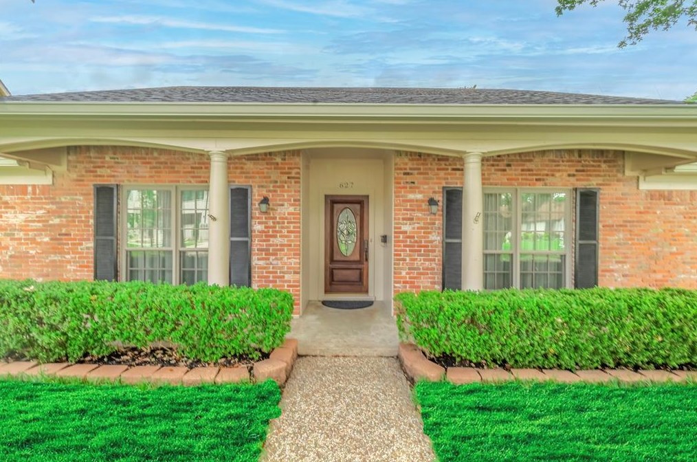 627 Attingham Dr, Houston, TX 77024-4032