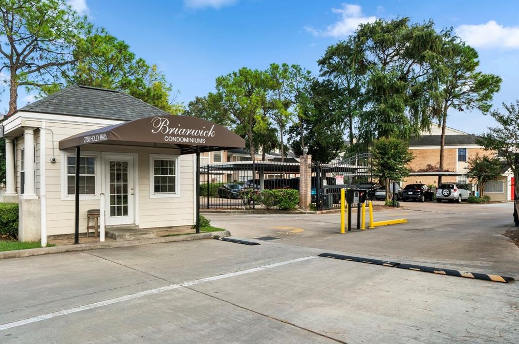 2750 Holly Hall St Apt 418, Houston, TX 77054