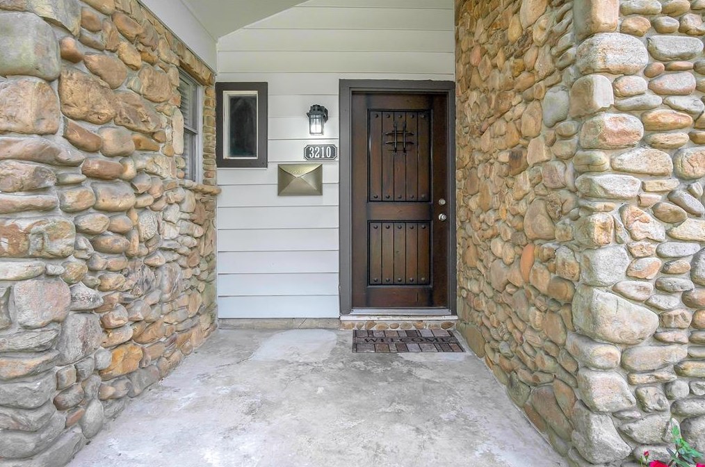 3210 Valley Brook Dr, Morgans Point, TX 77571