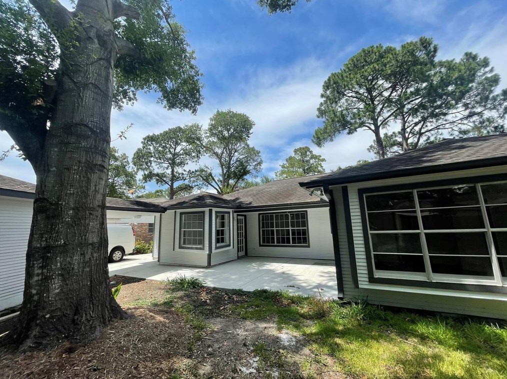 12443 Briar Forest Dr, Houston TX  77077-2931 exterior