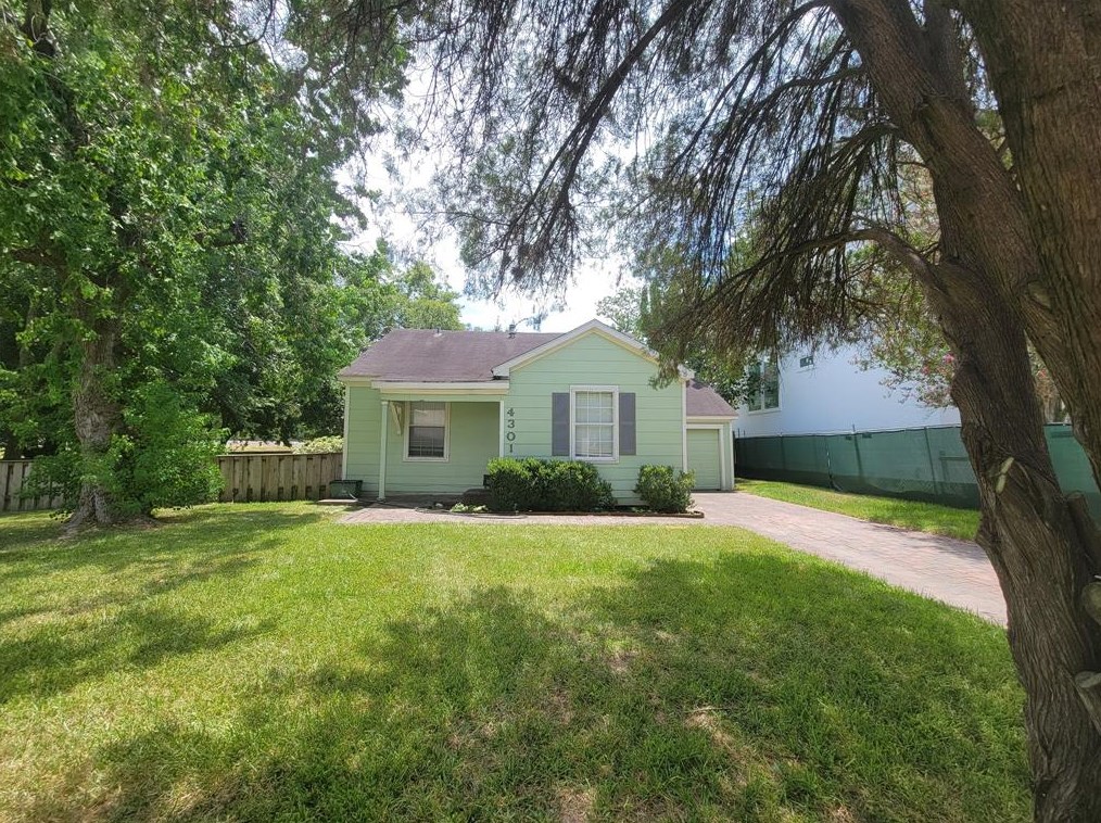4301 Dorothy St, Bellaire, TX 77401