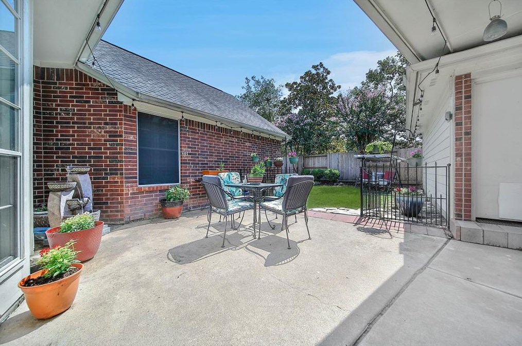 17111 Copper Shr Dr, Houston TX  77095-4331 exterior