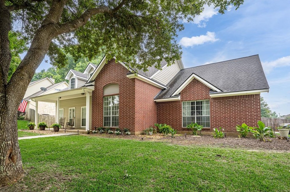 2702 Chase St, Brenham, TX 77833
