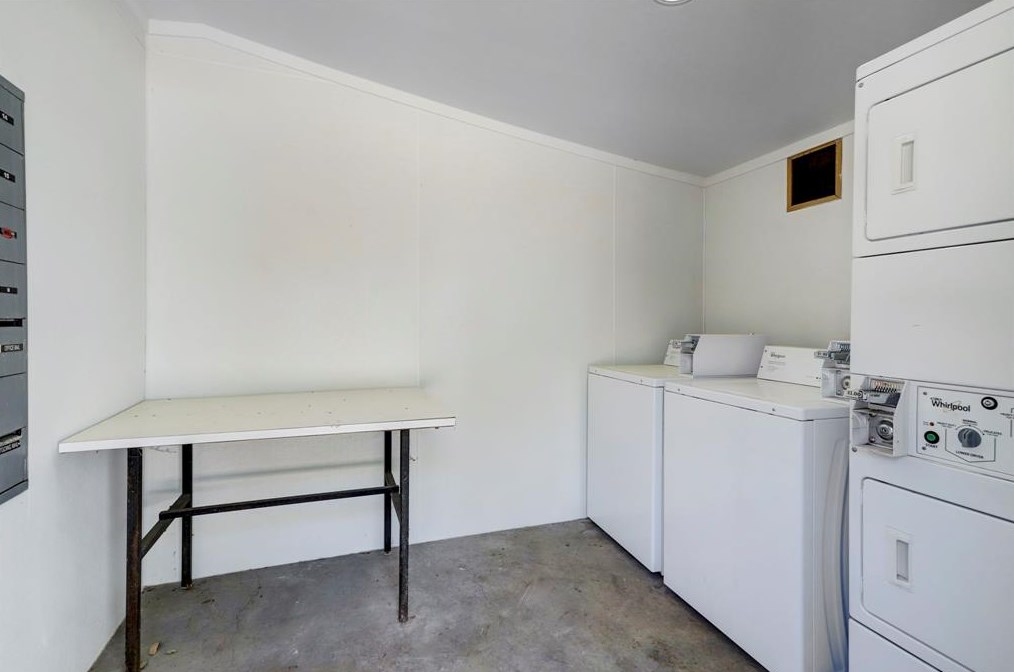 1112 Lawrence St #6, Houston, TX 77008
