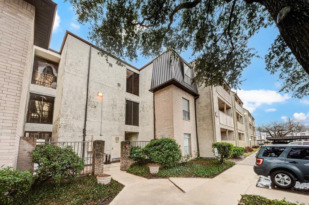 8433 Hearth Dr #24, Houston, TX 77054