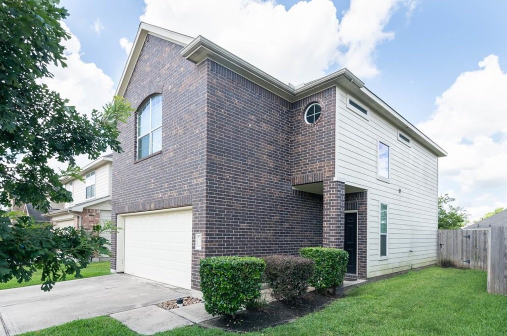 14434 Acuna Ln, Houston, TX 77045