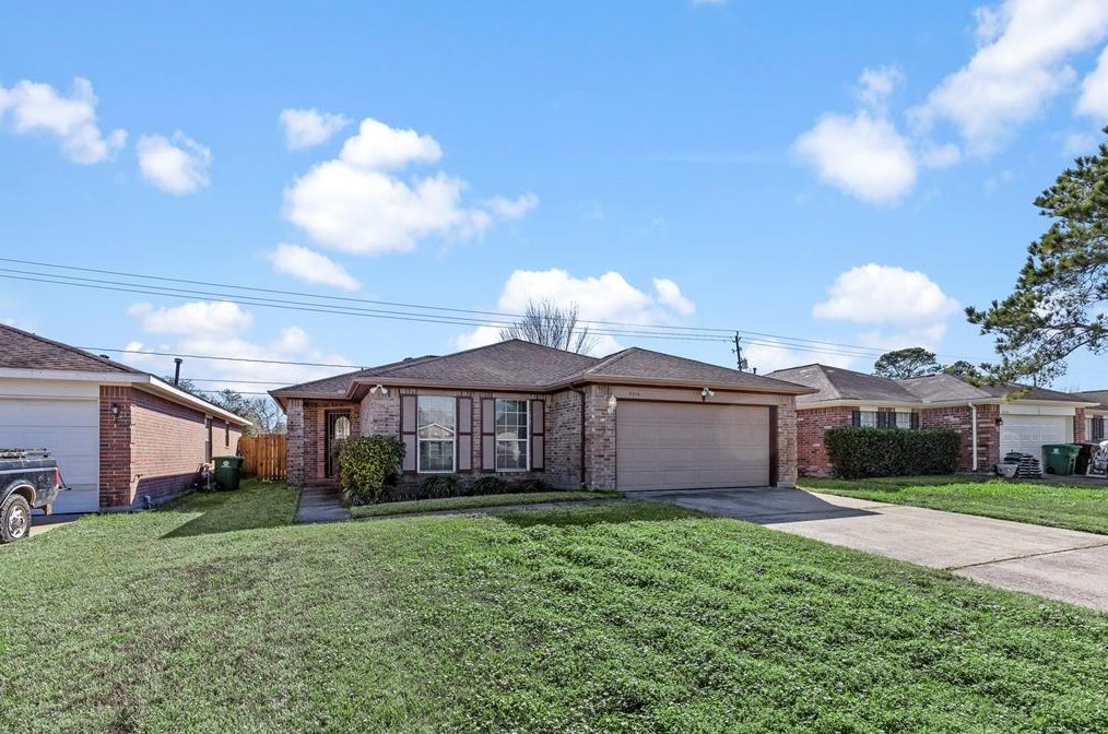 5214 Honeyvine Dr, Houston, TX 77048