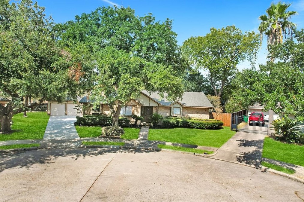 5718 Braesvalley Dr, Houston, TX 77096