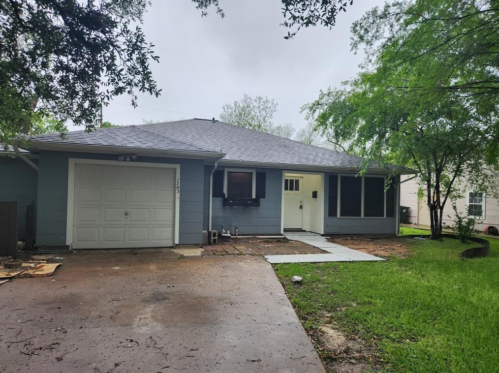1705 Frost St, Richmond, TX 77471
