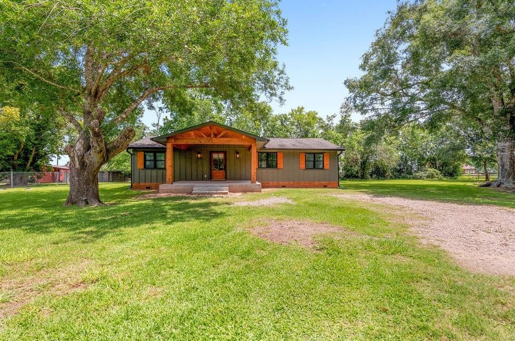2802 County Road 209, Danbury, TX 77534