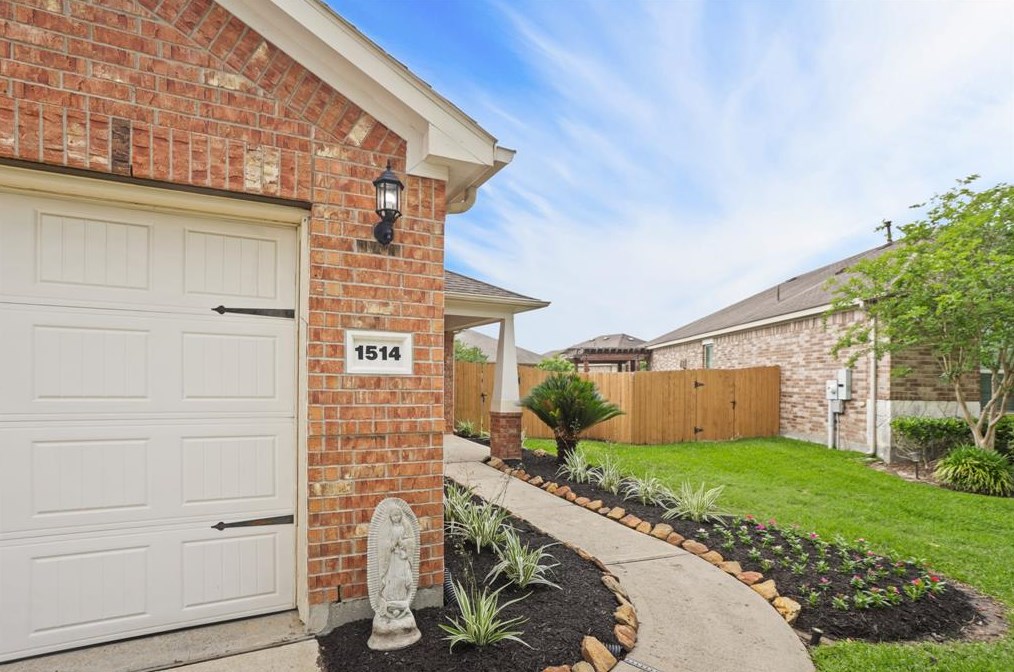 1514 Tuscan Village Dr, League City, TX 77573