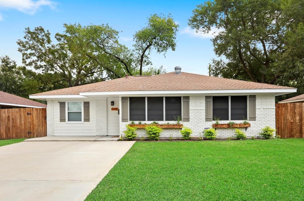 2115 Linden Creek Ln, Houston, TX 77017