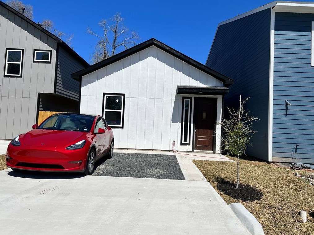 1076 Dewalt St, Houston, TX 77088