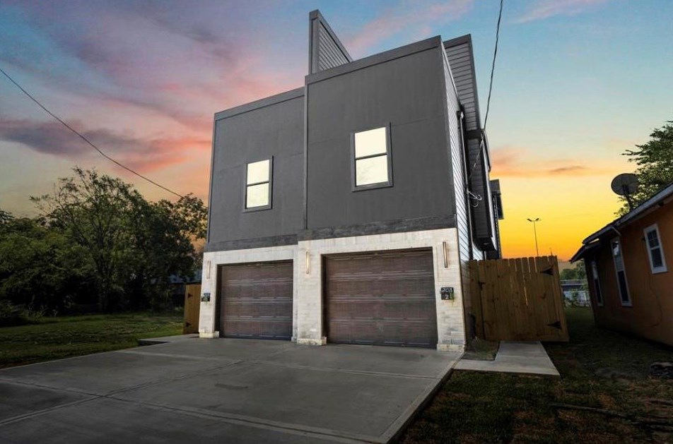 703 E Phillips St, Conroe, TX 77301