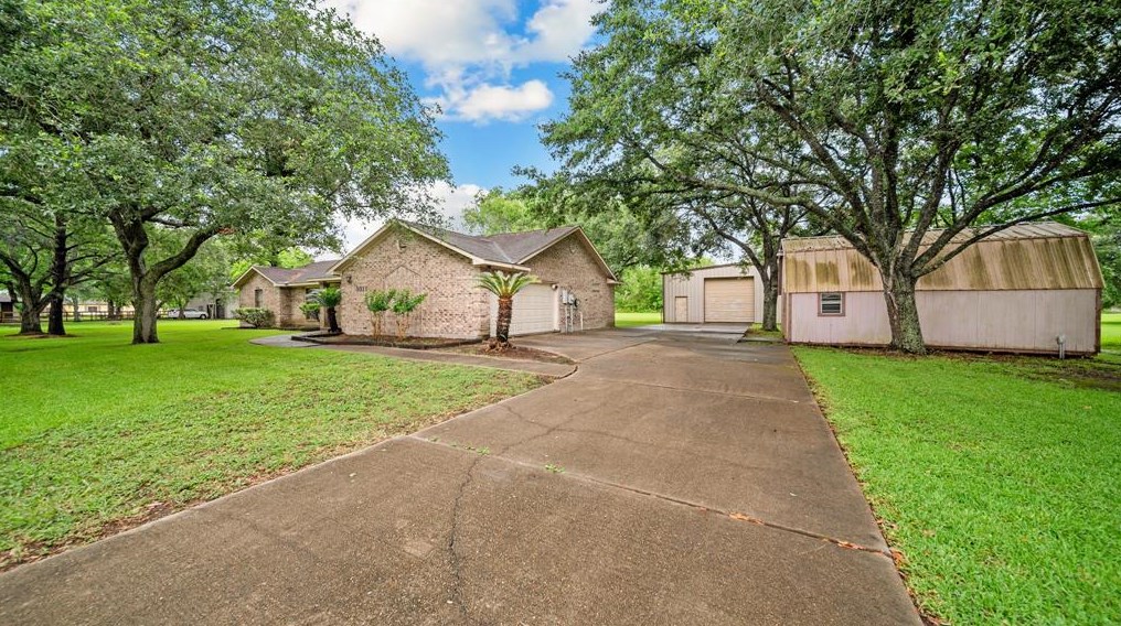 3011 Piper Rd, Pearland, TX 77584-4860